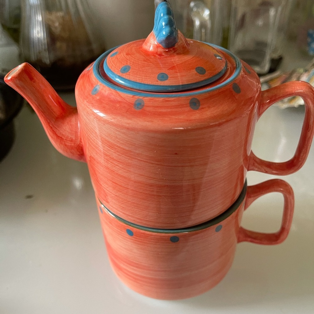 Tea pot and cup set
